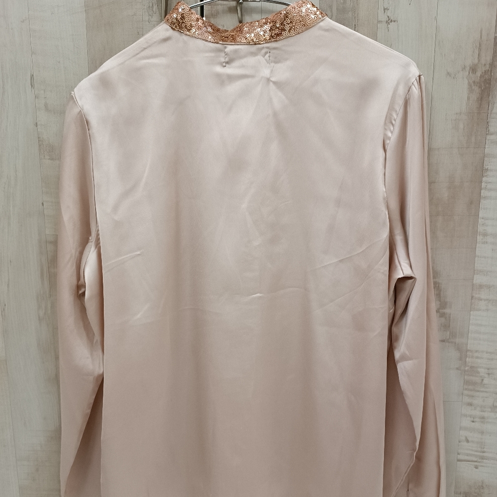 Satin dusty pink shirt with sequenced neck design - Picture 3 of 5